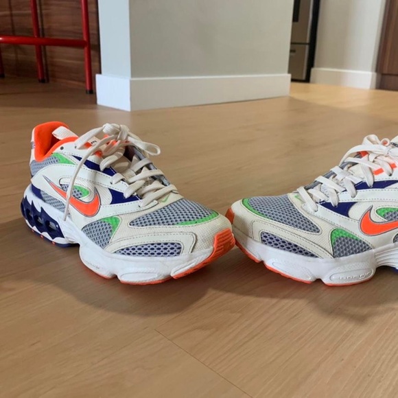 NIKE SNEAKERS - PERFECT CONDITION - Picture 3 of 4